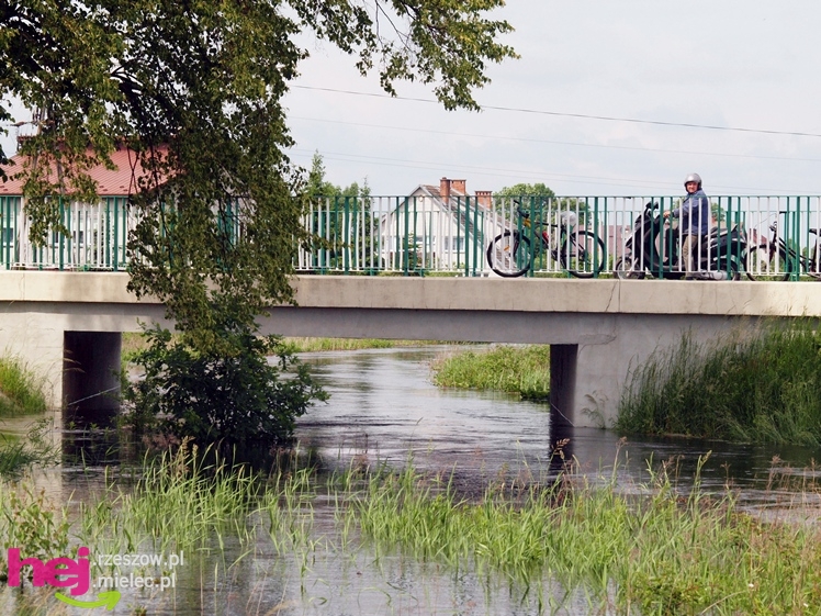 Podtopienia po nocnej ulewie. Problemy w Trześni, Ławnicy, Czajkowej i okolicy