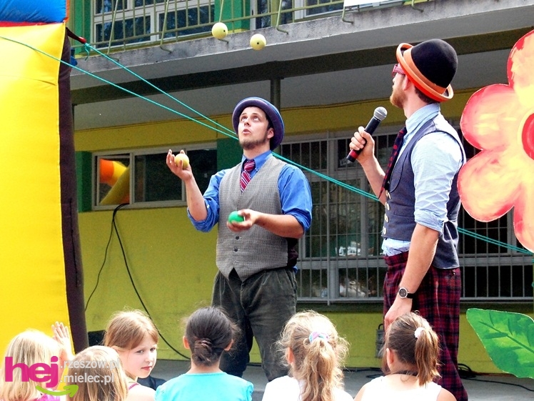 Tłumy na plantach. Słoneczna pogoda i cyrkowe atrakcje