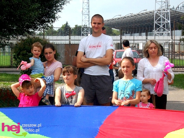 Tłumy na plantach. Słoneczna pogoda i cyrkowe atrakcje