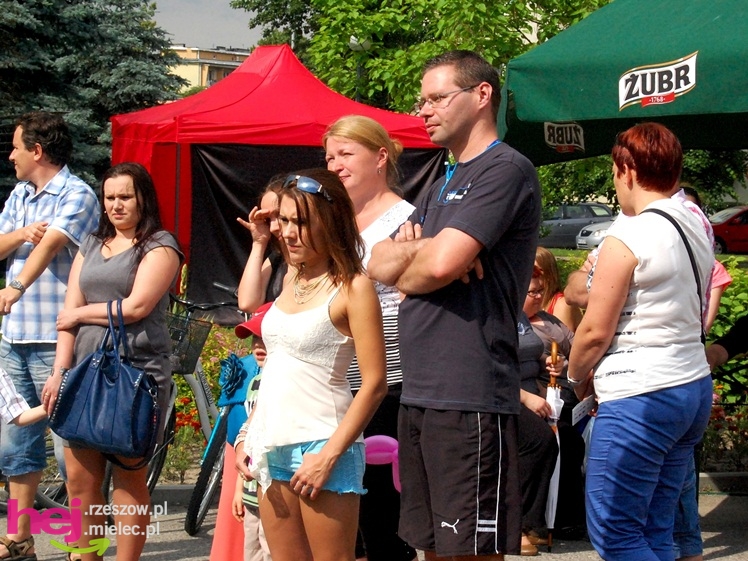 Tłumy na plantach. Słoneczna pogoda i cyrkowe atrakcje