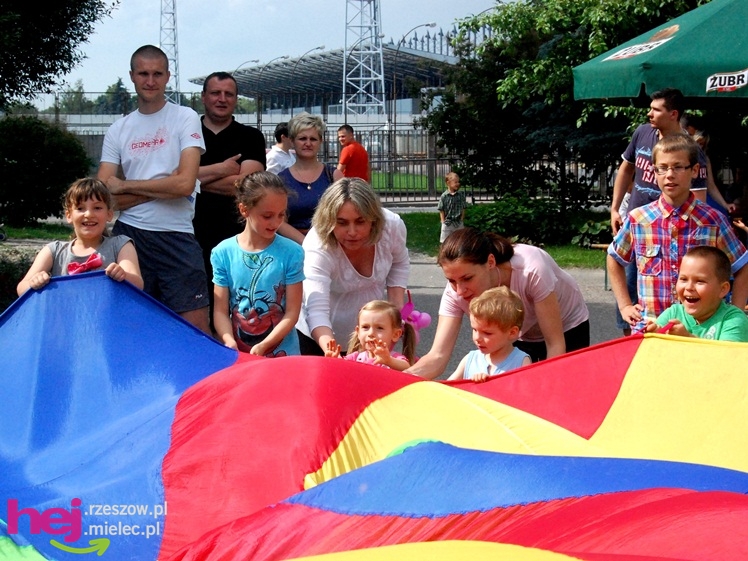 Tłumy na plantach. Słoneczna pogoda i cyrkowe atrakcje