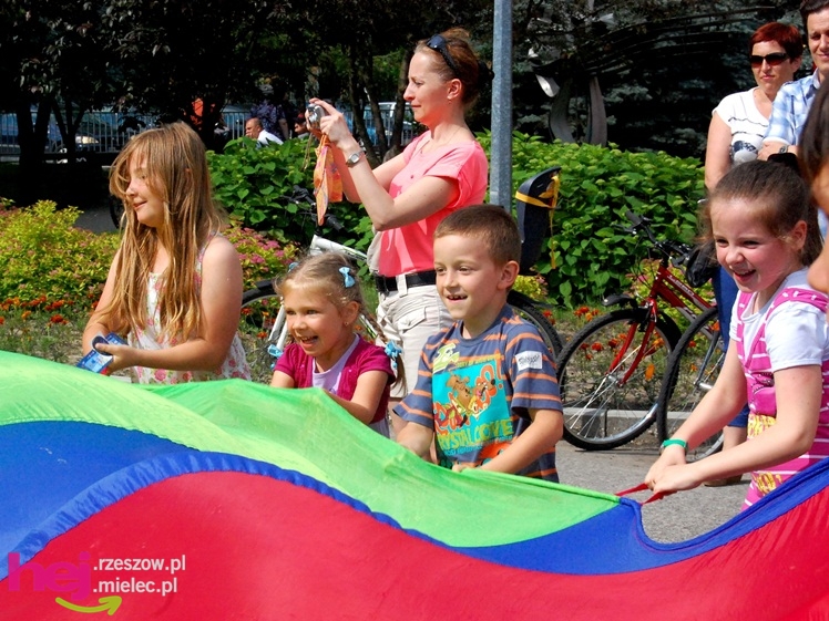 Tłumy na plantach. Słoneczna pogoda i cyrkowe atrakcje