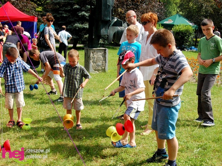 Tłumy na plantach. Słoneczna pogoda i cyrkowe atrakcje