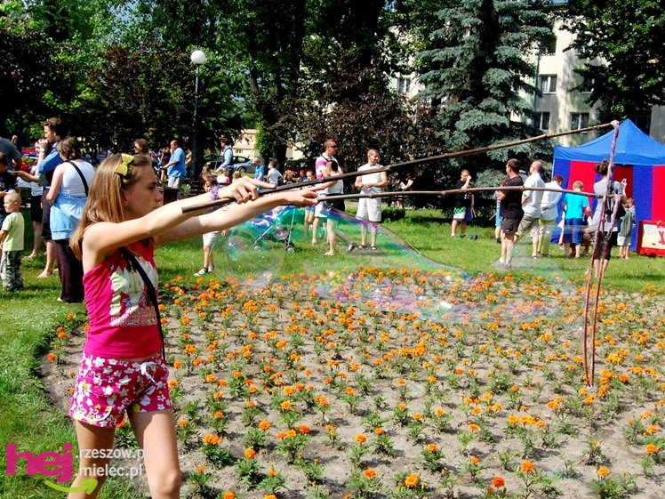 Tłumy na plantach. Słoneczna pogoda i cyrkowe atrakcje