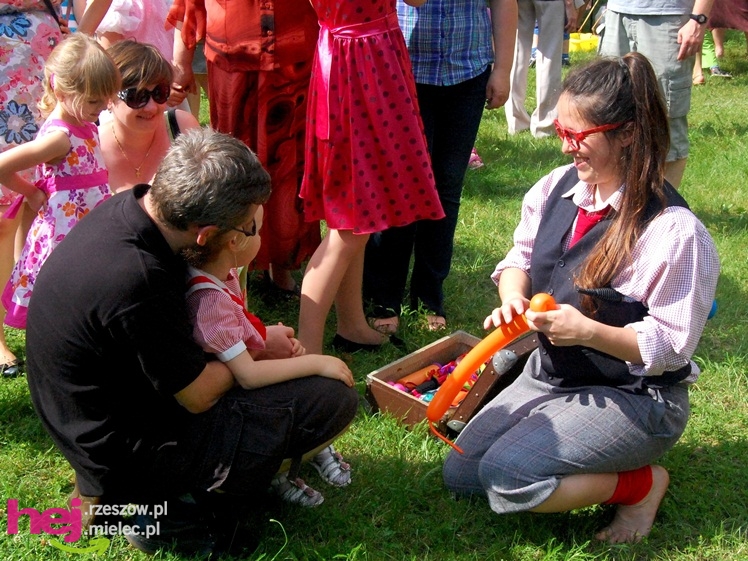 Tłumy na plantach. Słoneczna pogoda i cyrkowe atrakcje