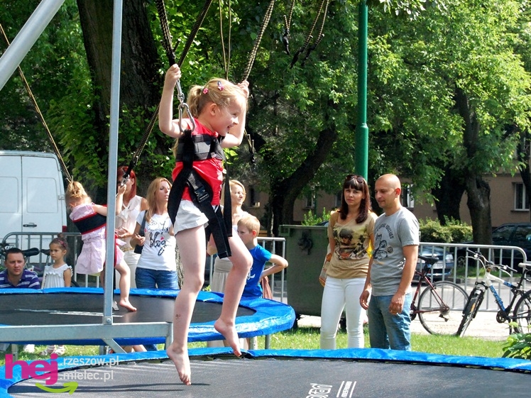 Tłumy na plantach. Słoneczna pogoda i cyrkowe atrakcje