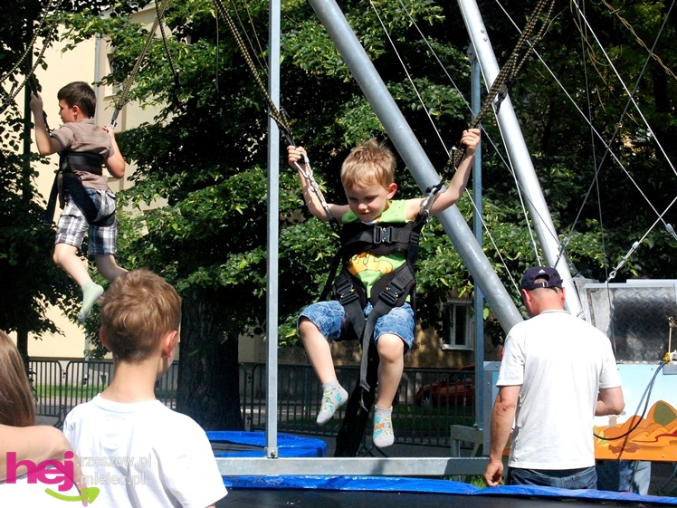 Tłumy na plantach. Słoneczna pogoda i cyrkowe atrakcje
