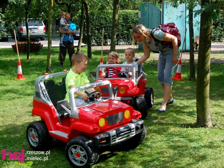Tłumy na plantach. Słoneczna pogoda i cyrkowe atrakcje