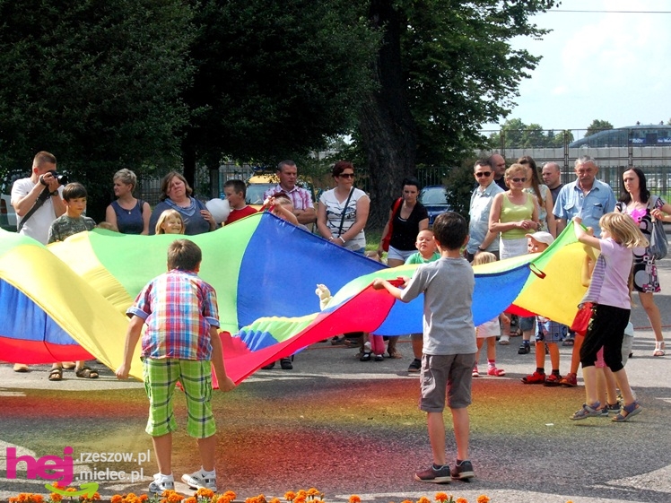 Tłumy na plantach. Słoneczna pogoda i cyrkowe atrakcje