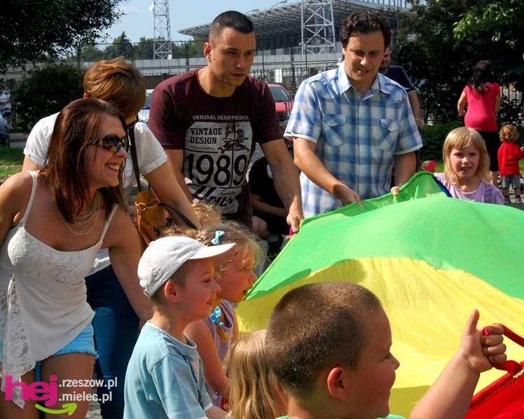 Tłumy na plantach. Słoneczna pogoda i cyrkowe atrakcje