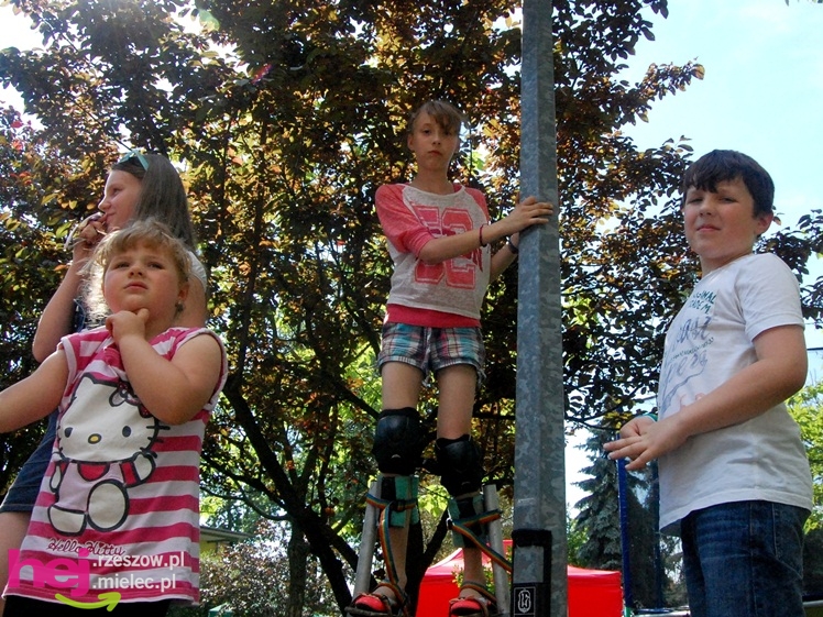 Tłumy na plantach. Słoneczna pogoda i cyrkowe atrakcje