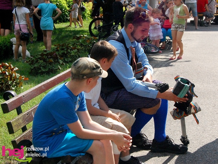 Tłumy na plantach. Słoneczna pogoda i cyrkowe atrakcje