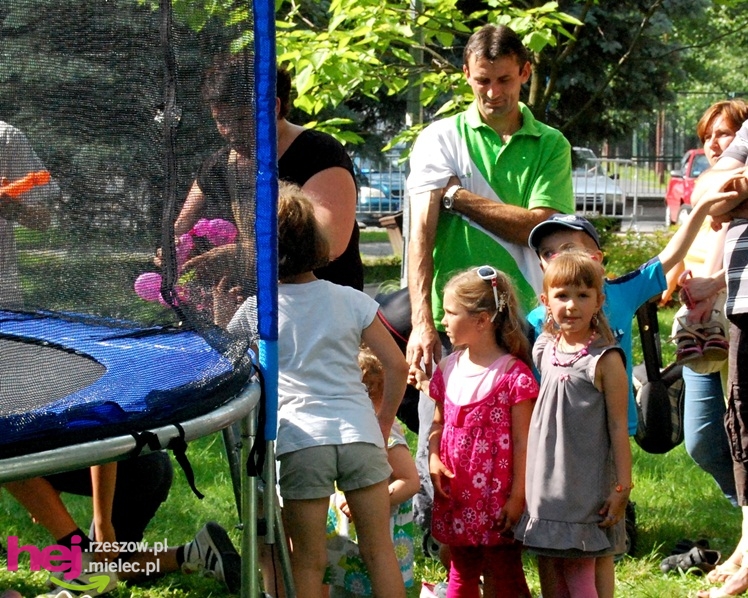 Tłumy na plantach. Słoneczna pogoda i cyrkowe atrakcje