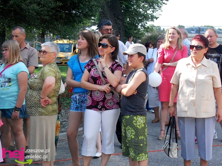 Tłumy na plantach. Słoneczna pogoda i cyrkowe atrakcje