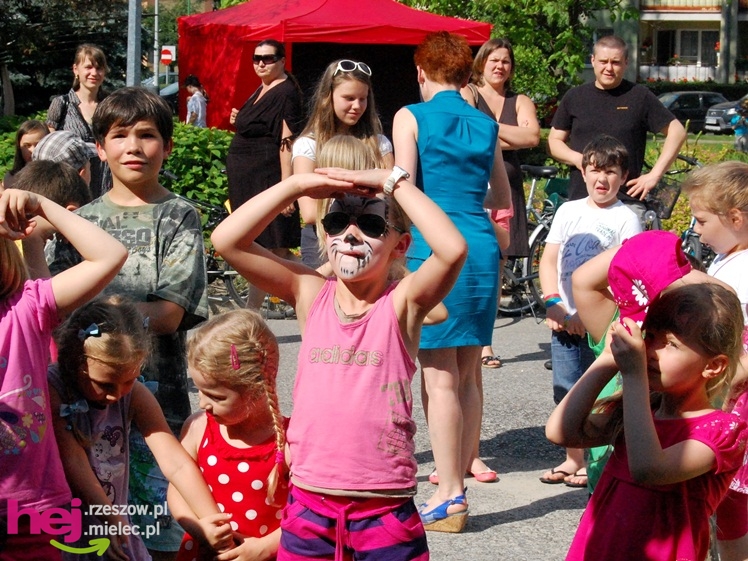 Tłumy na plantach. Słoneczna pogoda i cyrkowe atrakcje