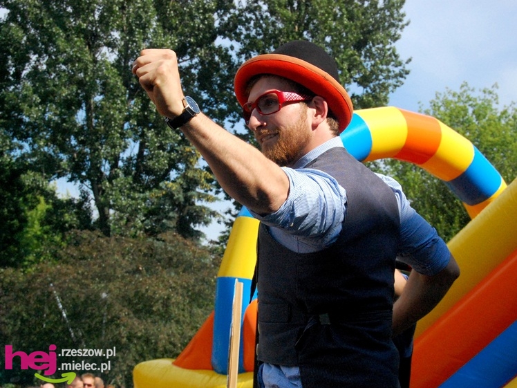 Tłumy na plantach. Słoneczna pogoda i cyrkowe atrakcje