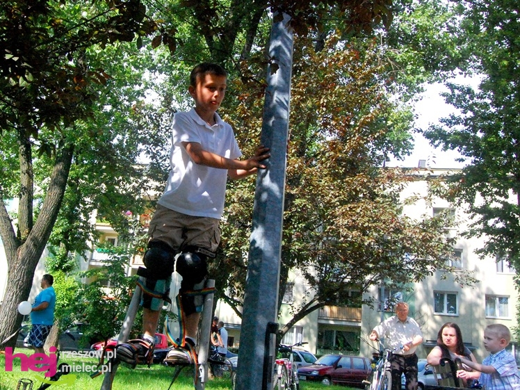 Tłumy na plantach. Słoneczna pogoda i cyrkowe atrakcje