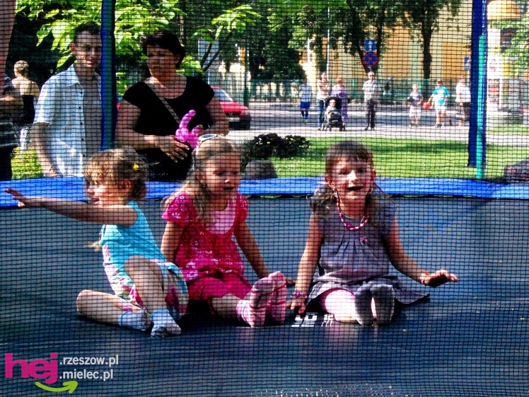 Tłumy na plantach. Słoneczna pogoda i cyrkowe atrakcje