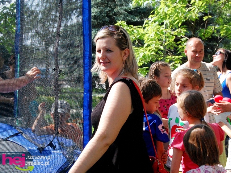 Tłumy na plantach. Słoneczna pogoda i cyrkowe atrakcje