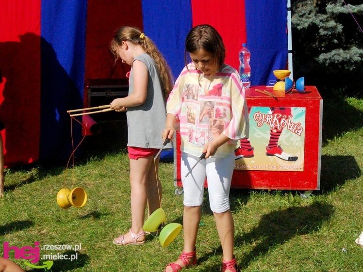 Tłumy na plantach. Słoneczna pogoda i cyrkowe atrakcje