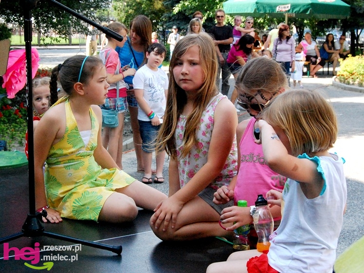 Tłumy na plantach. Słoneczna pogoda i cyrkowe atrakcje