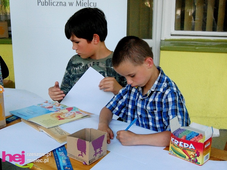 Tłumy na plantach. Słoneczna pogoda i cyrkowe atrakcje