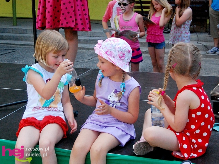 Tłumy na plantach. Słoneczna pogoda i cyrkowe atrakcje