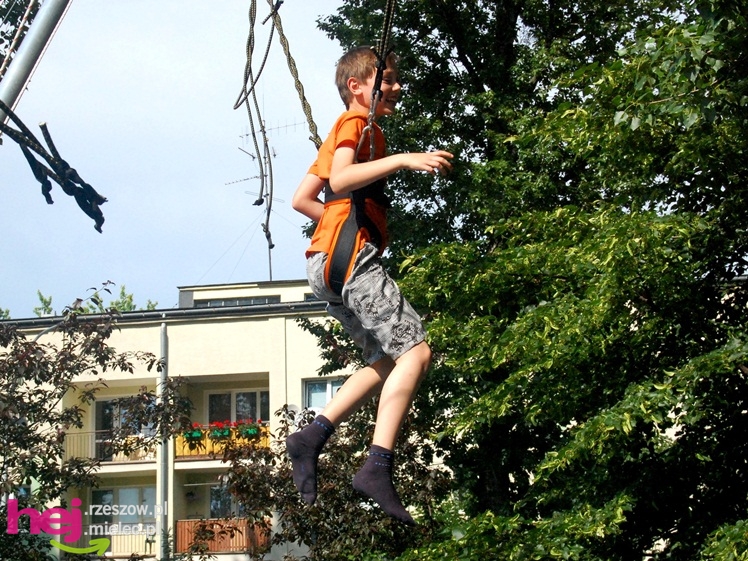 Tłumy na plantach. Słoneczna pogoda i cyrkowe atrakcje