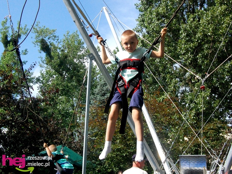 Tłumy na plantach. Słoneczna pogoda i cyrkowe atrakcje