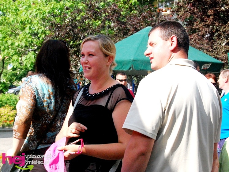 Tłumy na plantach. Słoneczna pogoda i cyrkowe atrakcje