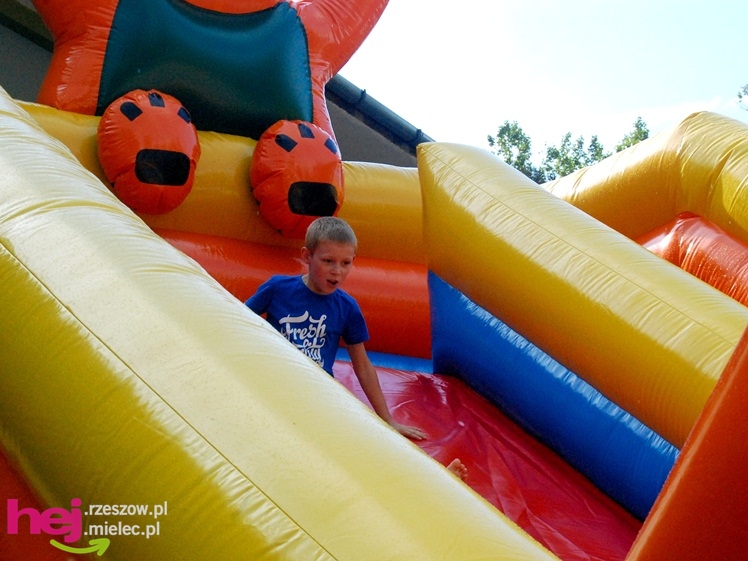 Tłumy na plantach. Słoneczna pogoda i cyrkowe atrakcje
