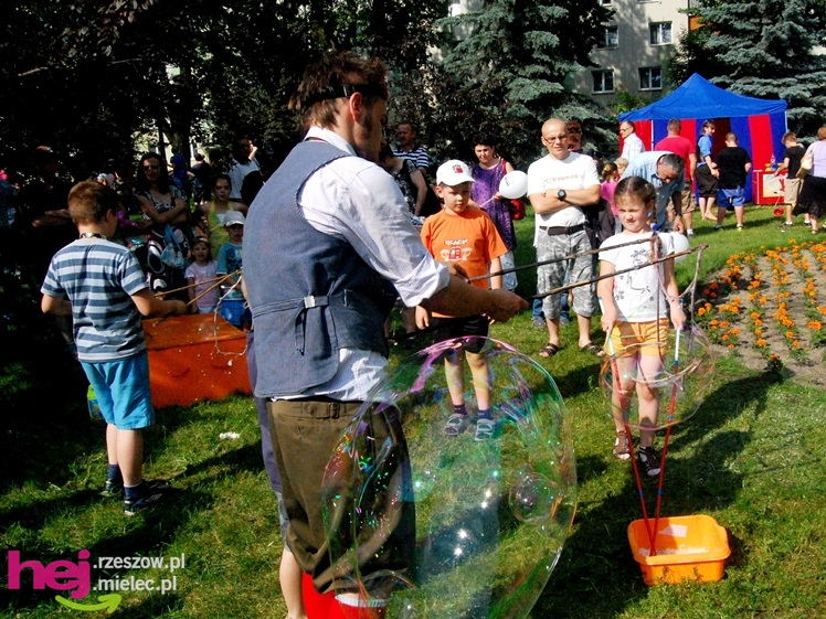 Tłumy na plantach. Słoneczna pogoda i cyrkowe atrakcje