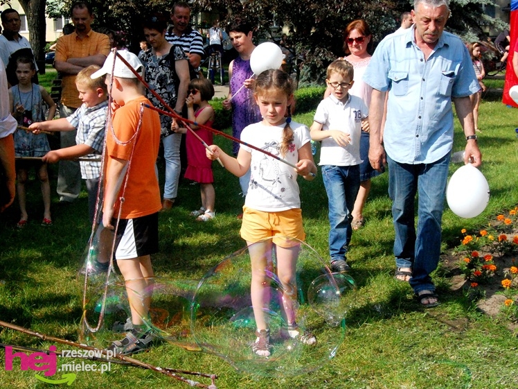 Tłumy na plantach. Słoneczna pogoda i cyrkowe atrakcje
