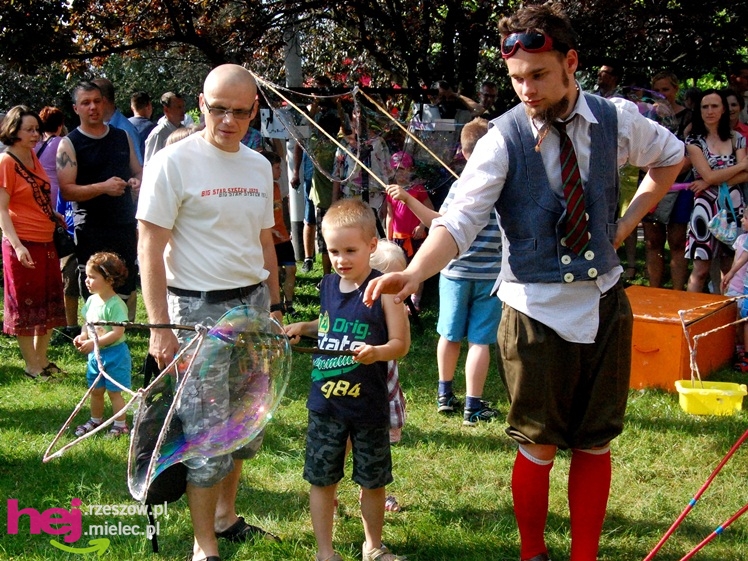 Tłumy na plantach. Słoneczna pogoda i cyrkowe atrakcje