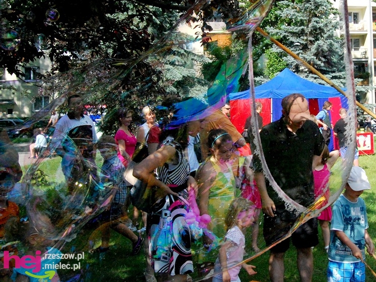 Tłumy na plantach. Słoneczna pogoda i cyrkowe atrakcje