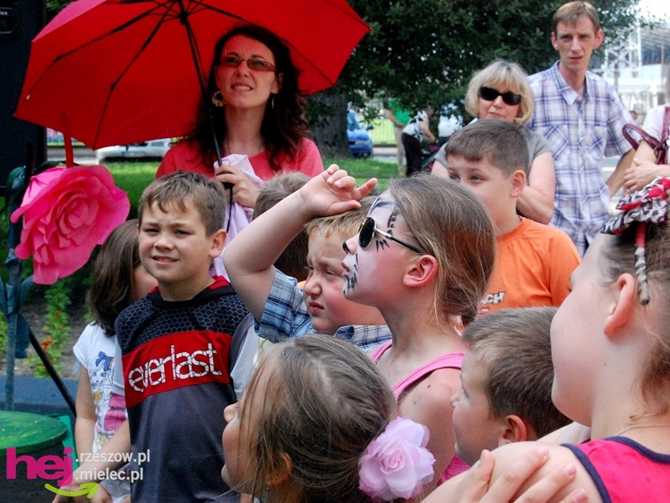 Tłumy na plantach. Słoneczna pogoda i cyrkowe atrakcje