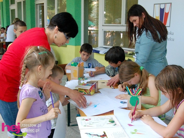 Tłumy na plantach. Słoneczna pogoda i cyrkowe atrakcje