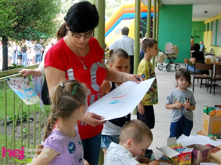 Tłumy na plantach. Słoneczna pogoda i cyrkowe atrakcje