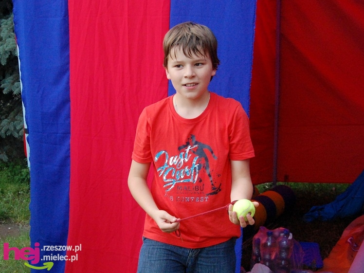 Tłumy na plantach. Słoneczna pogoda i cyrkowe atrakcje