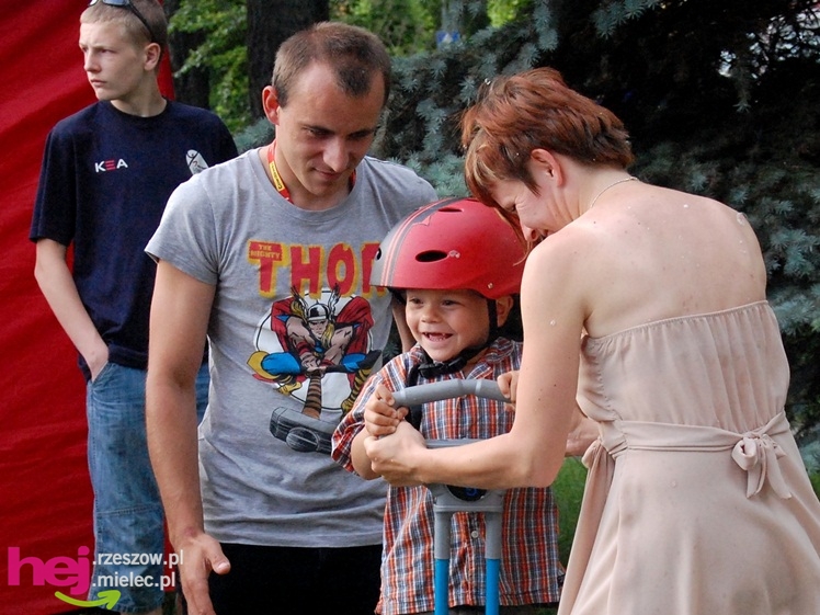 Tłumy na plantach. Słoneczna pogoda i cyrkowe atrakcje