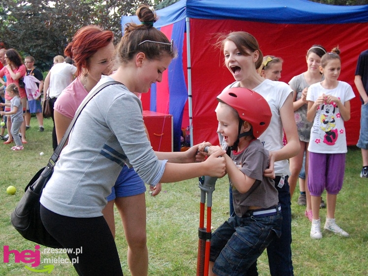 Tłumy na plantach. Słoneczna pogoda i cyrkowe atrakcje