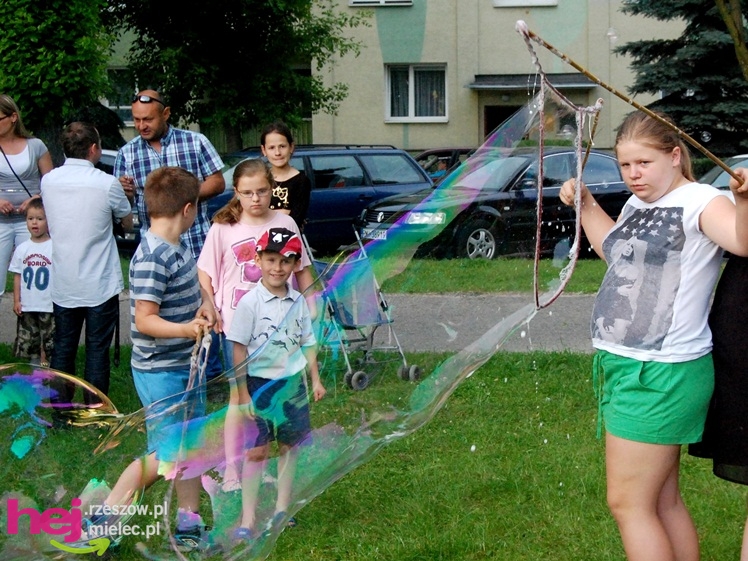 Tłumy na plantach. Słoneczna pogoda i cyrkowe atrakcje