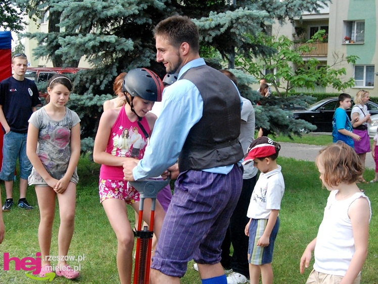 Tłumy na plantach. Słoneczna pogoda i cyrkowe atrakcje