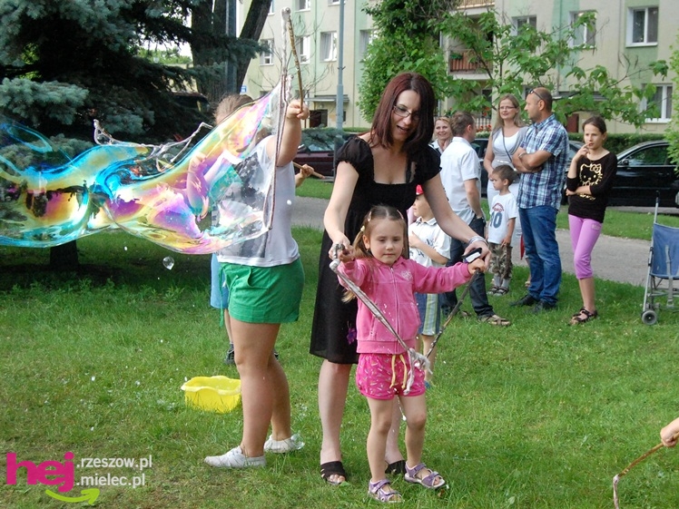 Tłumy na plantach. Słoneczna pogoda i cyrkowe atrakcje