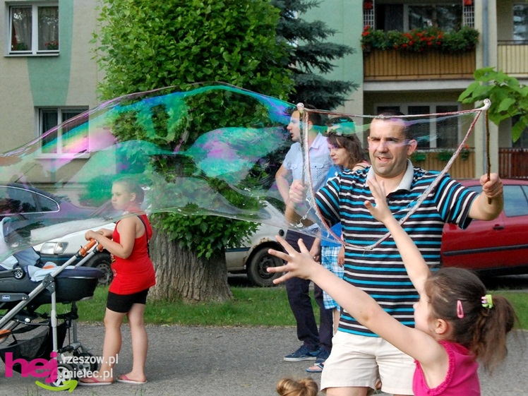 Tłumy na plantach. Słoneczna pogoda i cyrkowe atrakcje