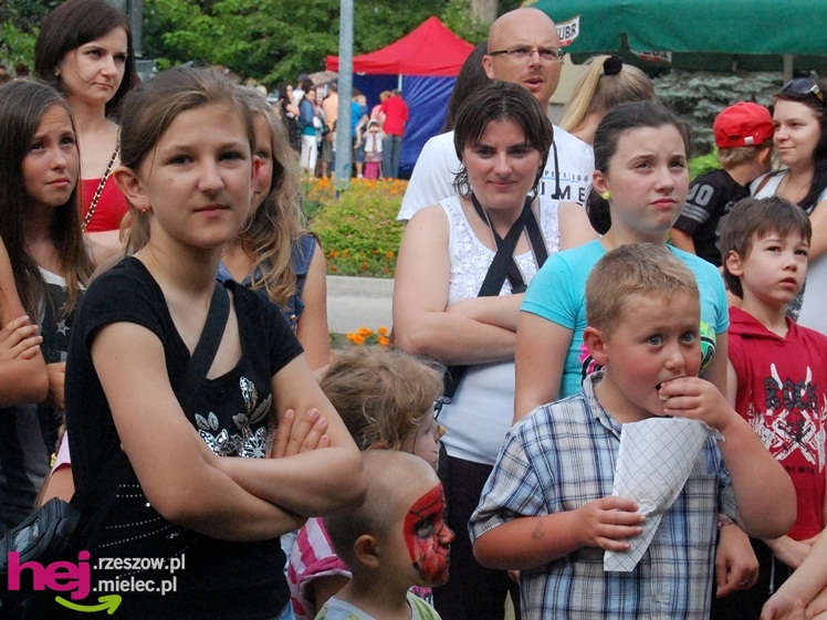 Tłumy na plantach. Słoneczna pogoda i cyrkowe atrakcje