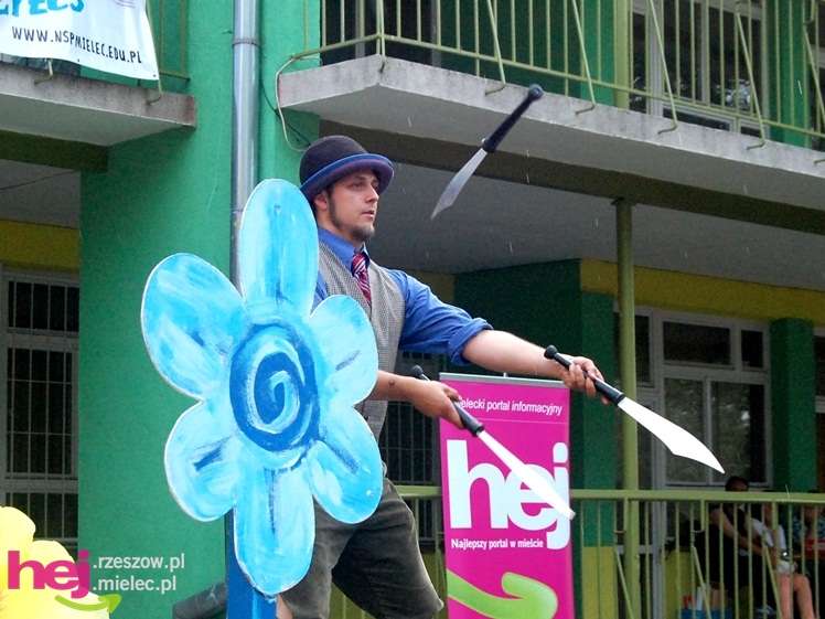 Tłumy na plantach. Słoneczna pogoda i cyrkowe atrakcje