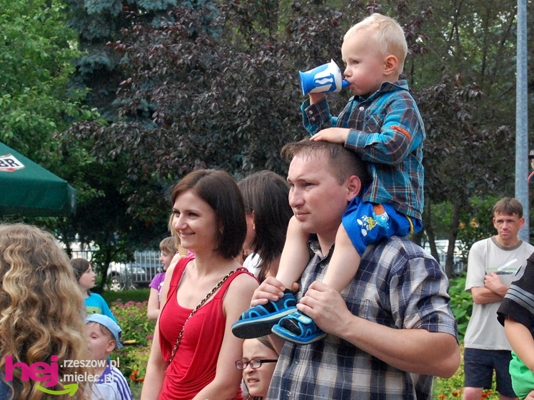 Tłumy na plantach. Słoneczna pogoda i cyrkowe atrakcje
