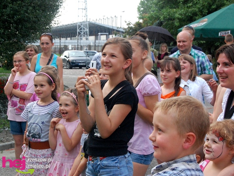 Tłumy na plantach. Słoneczna pogoda i cyrkowe atrakcje