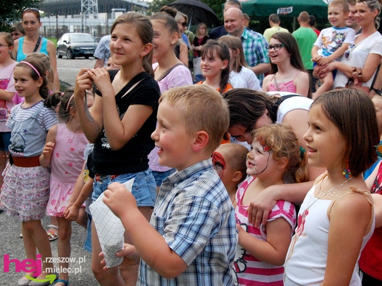 Tłumy na plantach. Słoneczna pogoda i cyrkowe atrakcje